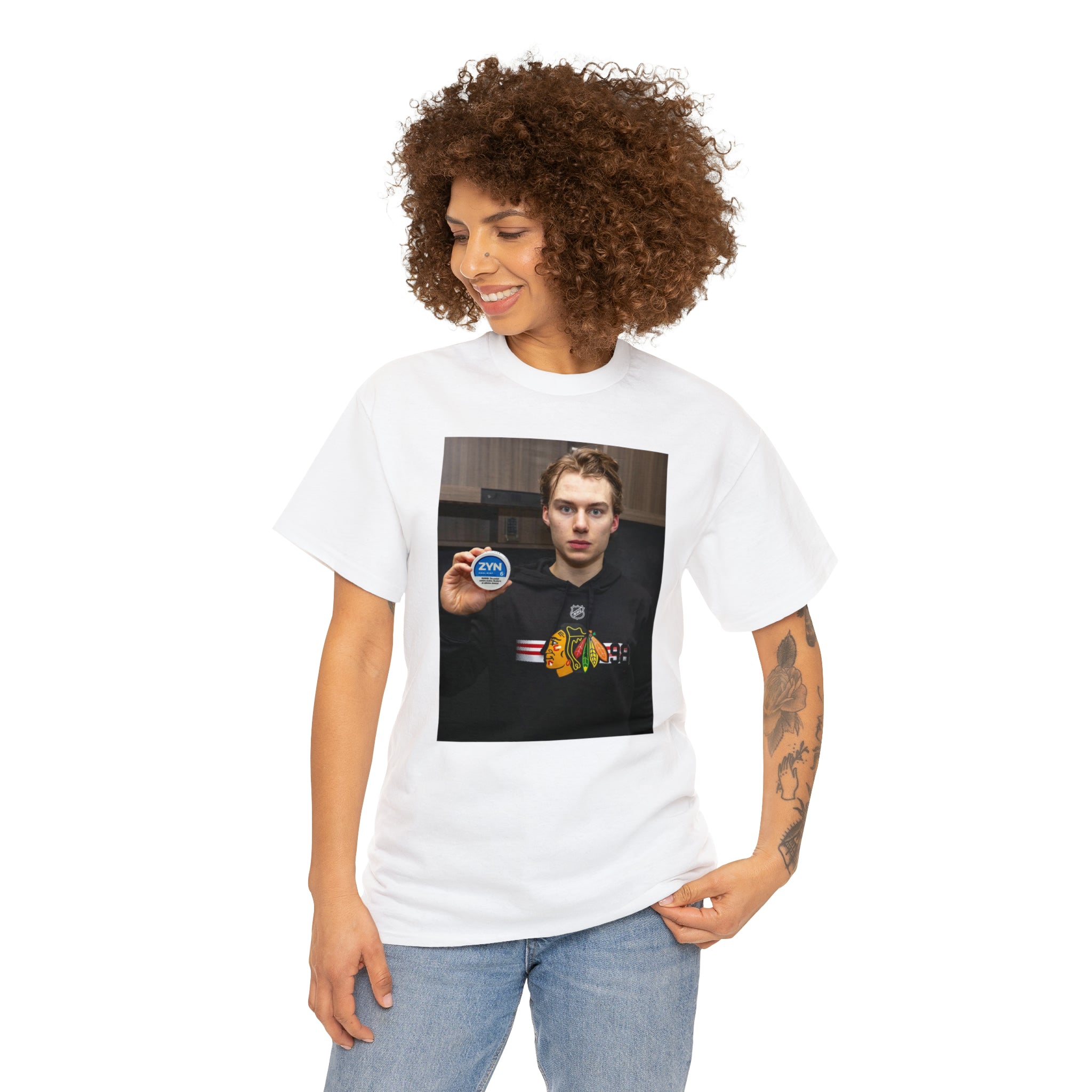 Connor Bedard Holding Zyns - Unisex Heavy Cotton Tee